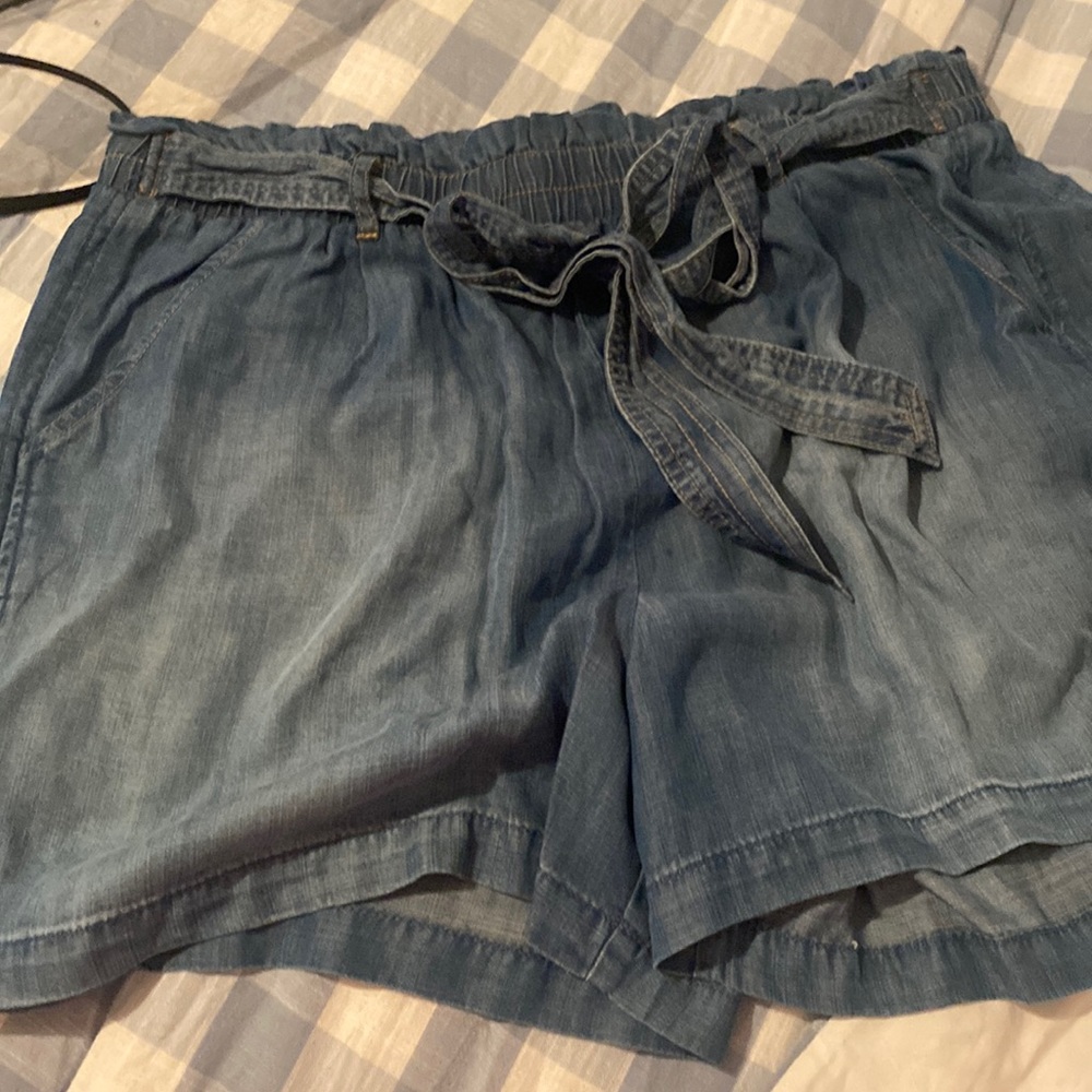 Chambray shorts with tie waist